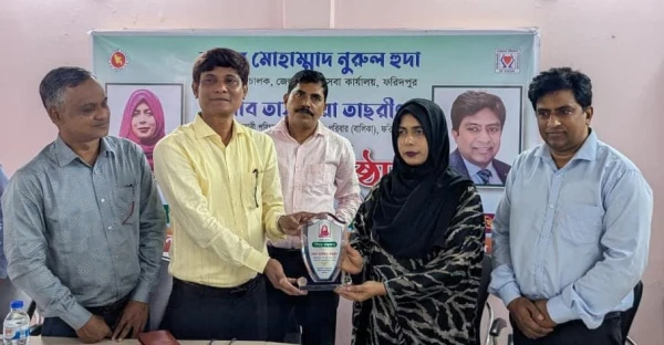 Image related to একই মঞ্চে স্বামী-স্ত্রীর বিদায় সংবর্ধনা: আবেগঘন পরিবেশন